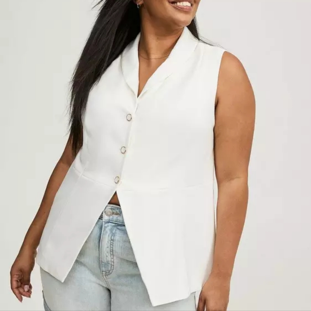 Torrid Studio White Sleeveless Button Front Collared Vest 4X 26/28 NWT